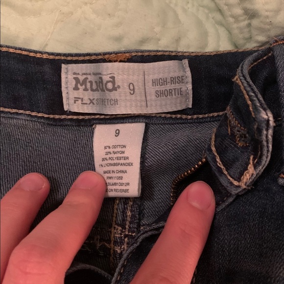 Shorts - Picture 2 of 4